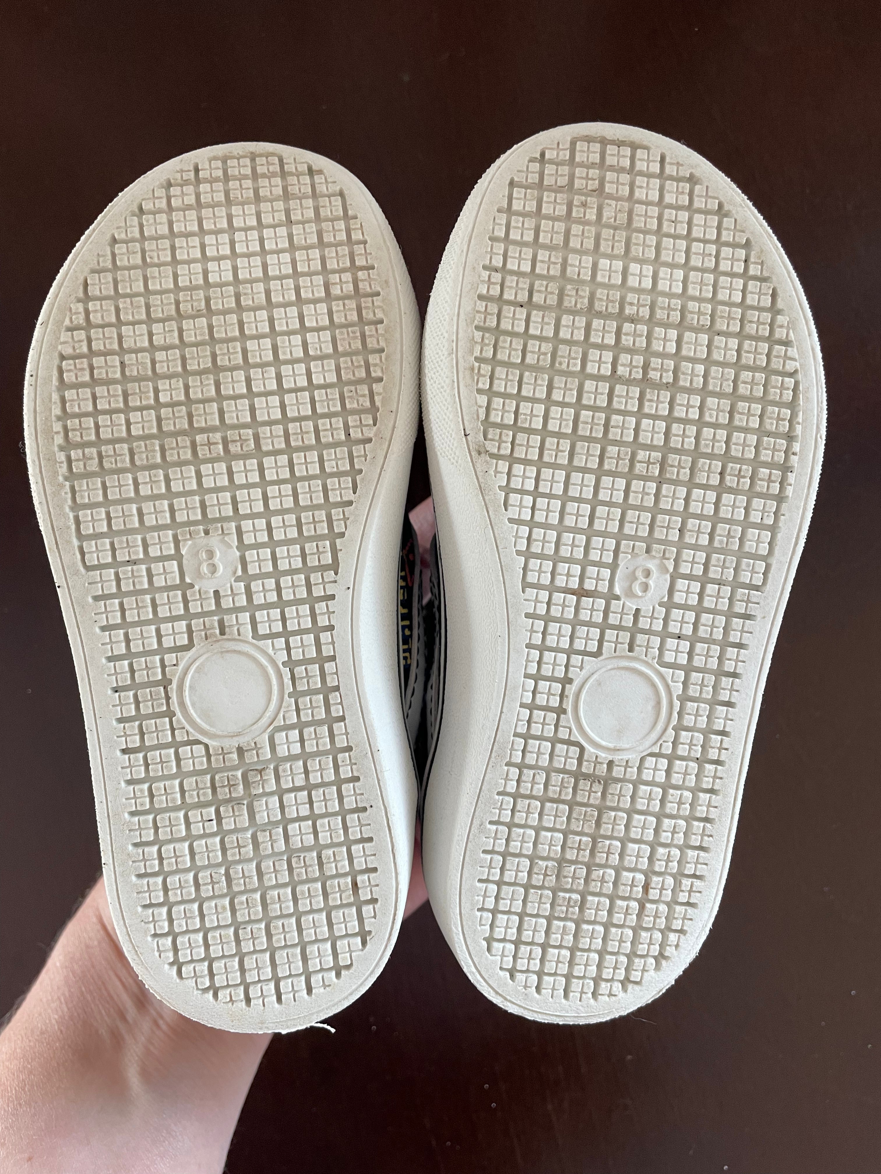 George Sneakers Size 8