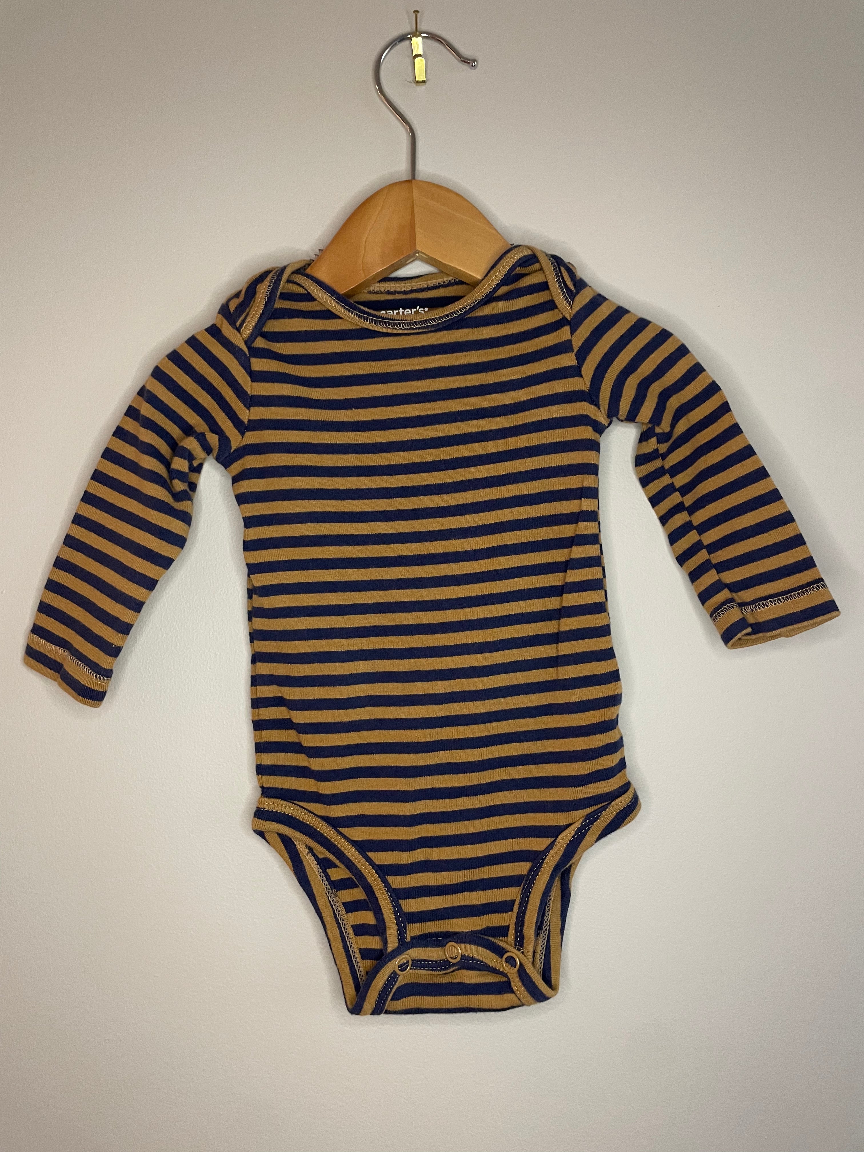 Carter's Long Sleeved Body Suit | 6M